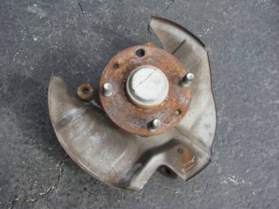 NA 1.8 Front Hub With Spindle '94 - '97 - Image 1